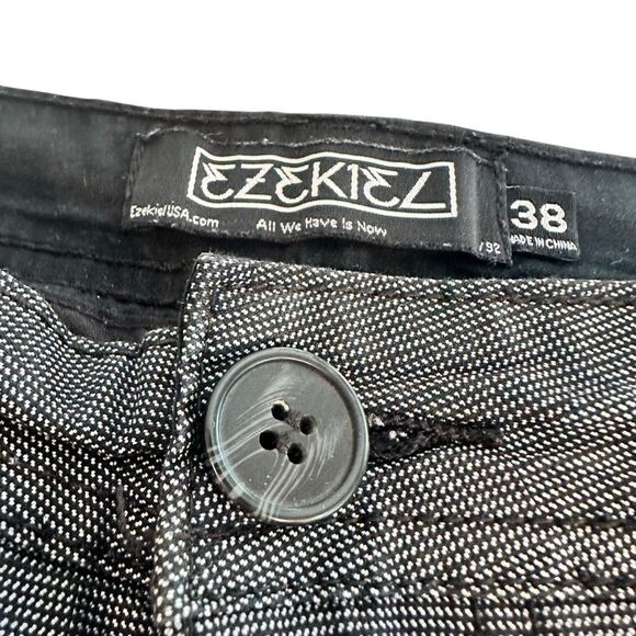 Bundle lot of Four pairs men’s shorts Billabong Nike Ezekiel RSQ black gray 38 - Picture 12 of 15